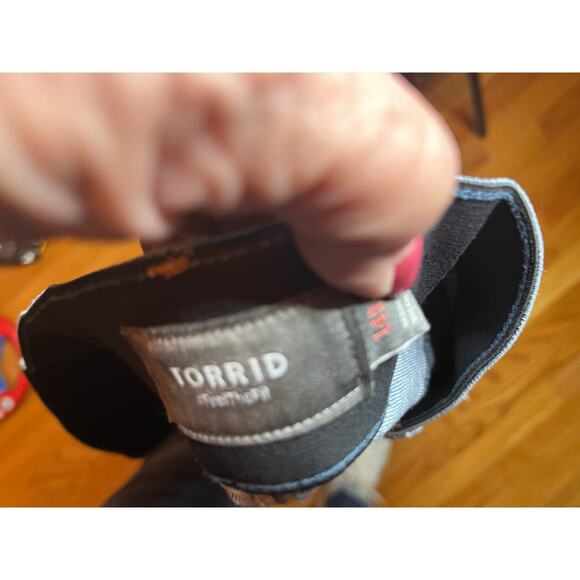 Torrid destroyed tapered leg stretch waist jeans 14 R Retro boho cool ankle - Picture 4 of 8